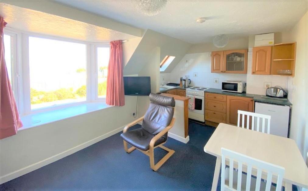 Cliff Court Apartments Торки Екстериор снимка